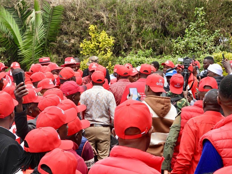 Jubbilee supporters embrasing former Interior CS Fred Matiangi when he arrived to open Jubilee party office in Nyandarua.